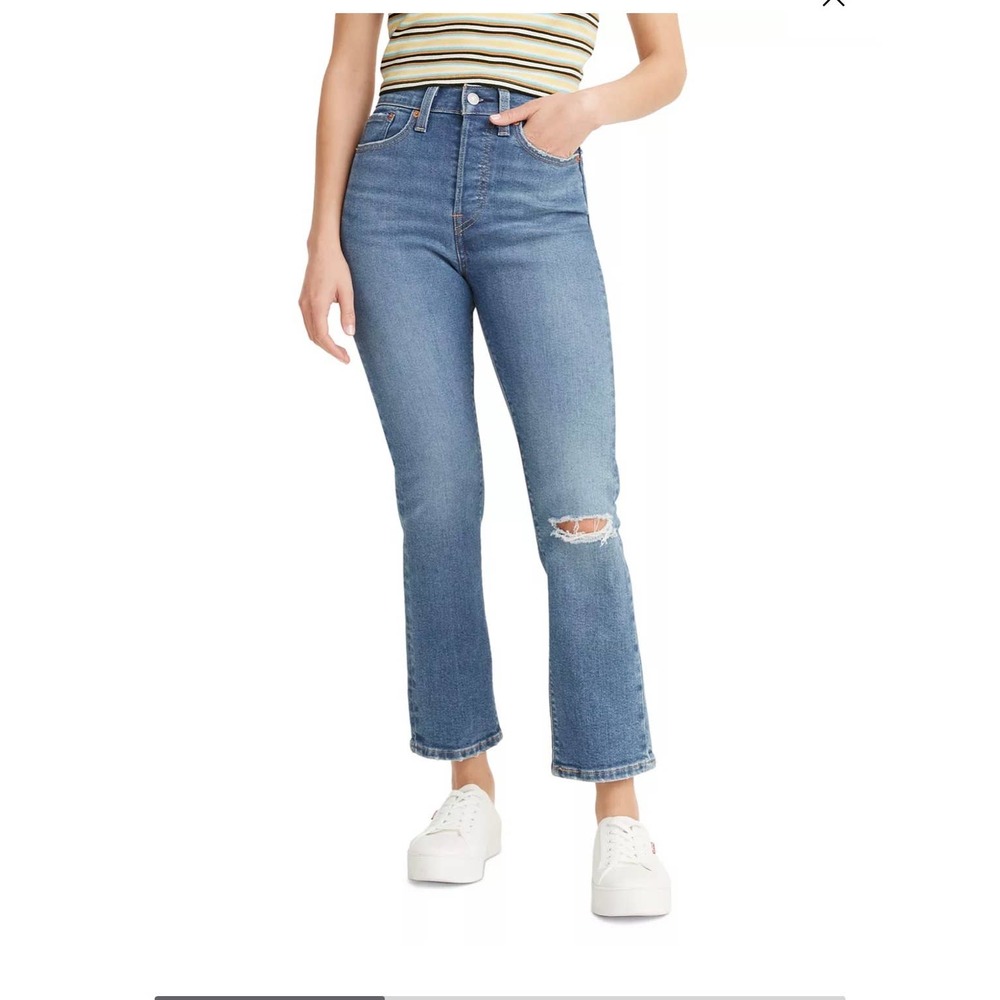 Levi's Women's Straight Leg Jeans in Medium Blue with Knee Rip